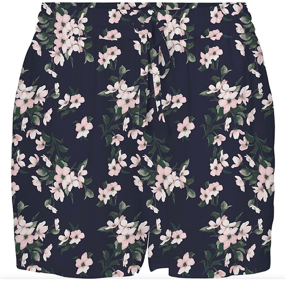 VERO MODA
Floral Print Shorts Size M
Medium - colour: Navy Blazer - Picture 4 of 5